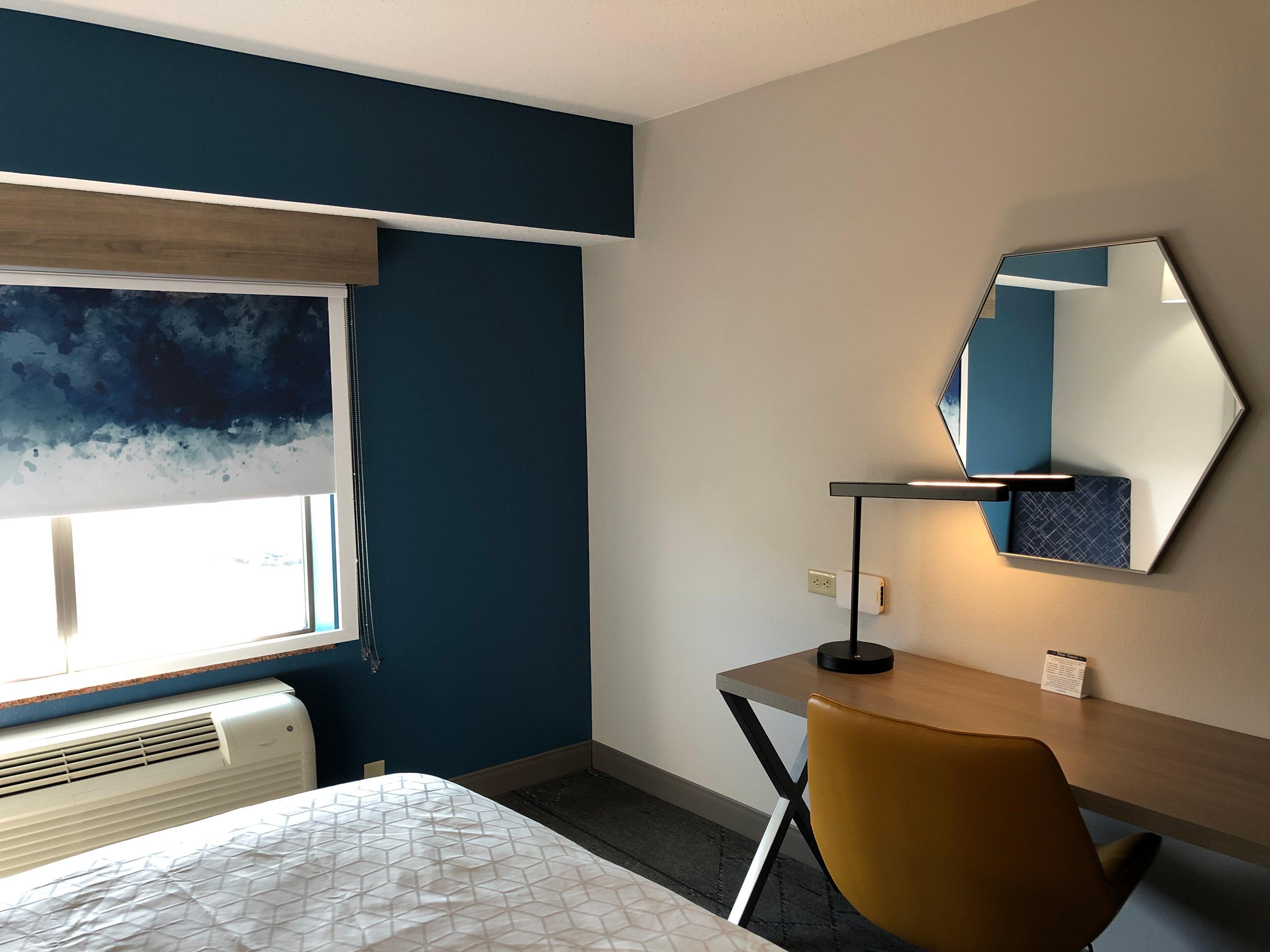 Express & By Ihg 2*